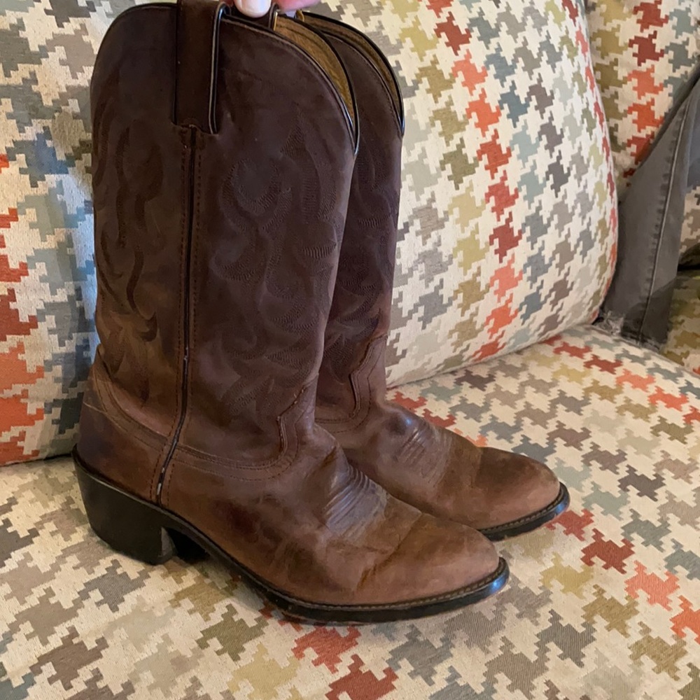 Men’s Size 8.5 Durango Brand Cowboy Boots. Brown Leather. Used, but lots of life